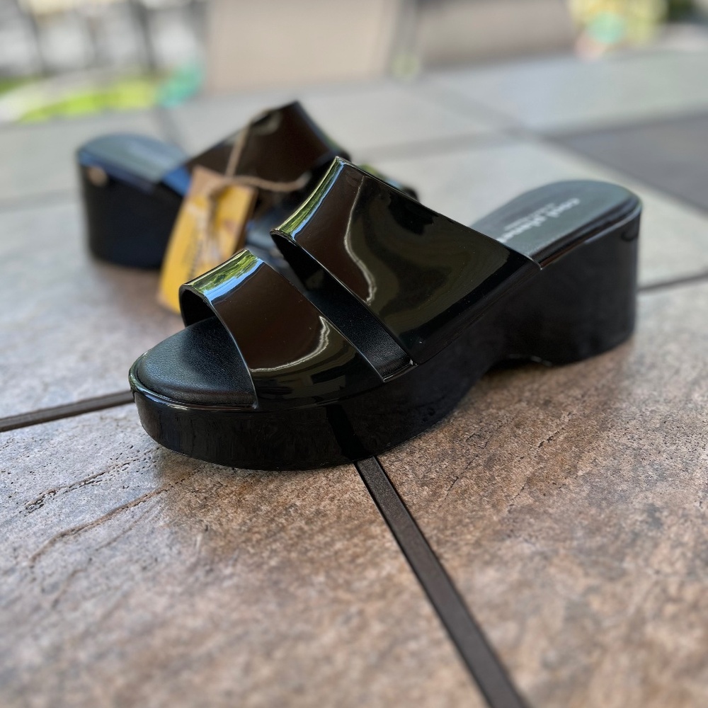 Cool Planet by Steve Madden black sandals-NWT